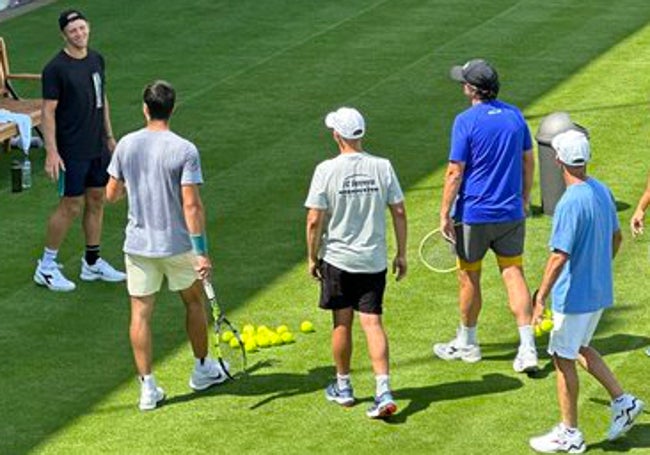 Davidovich y Alcaraz, juntos en un entrenamiento este lunes.