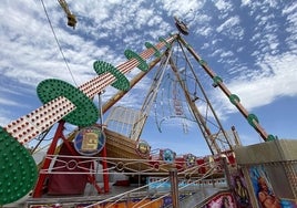 El Barco Vikingo de la Feria de San Juan de Alhaurín de la Torre, preparado para zarpar