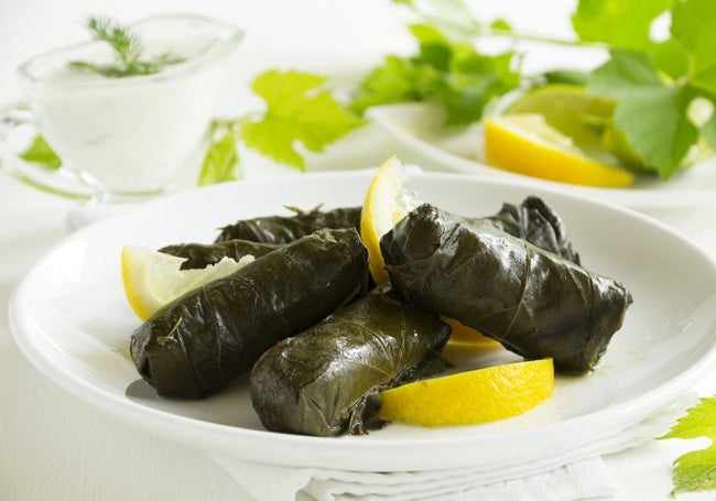 Un plato de dolmades, un clásico de la cocina de Atenas.