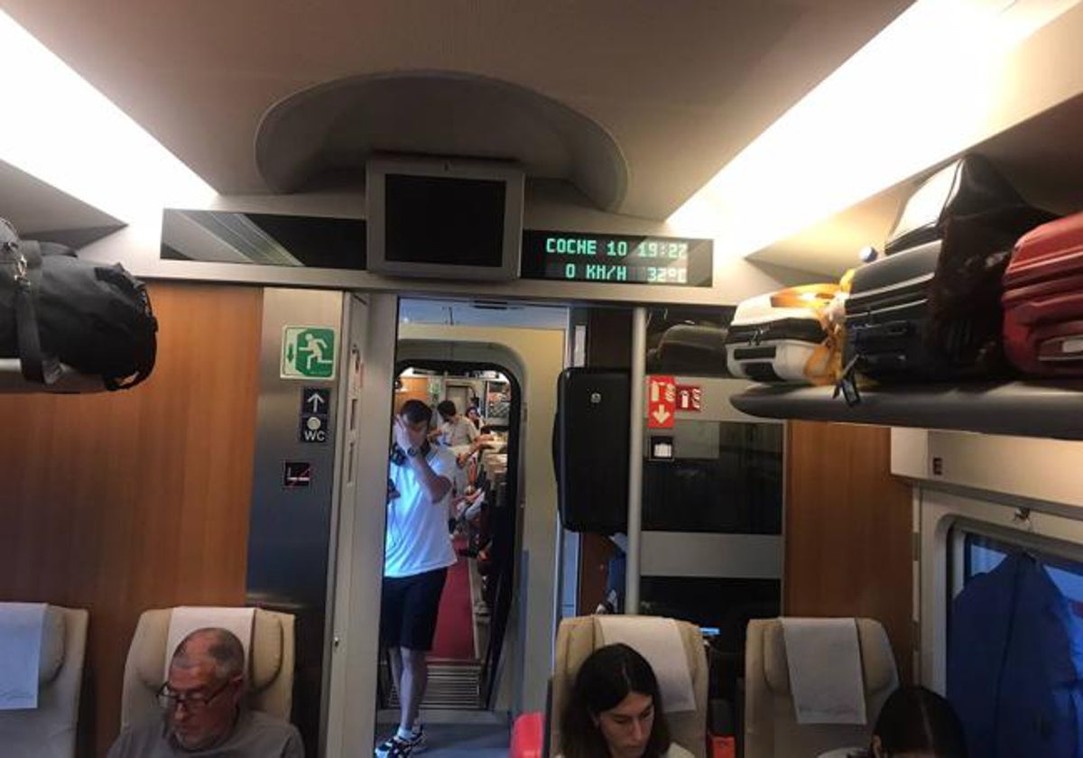 Imagen remitida por un lector del interior de un tren parado durante una avería anterior.