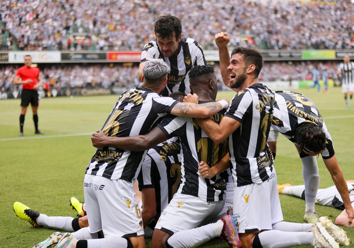 Los jugadores del Castellón celebran un gol ante el Deportivo en las semifinales de los 'play-off' de ascenso a Segunda.