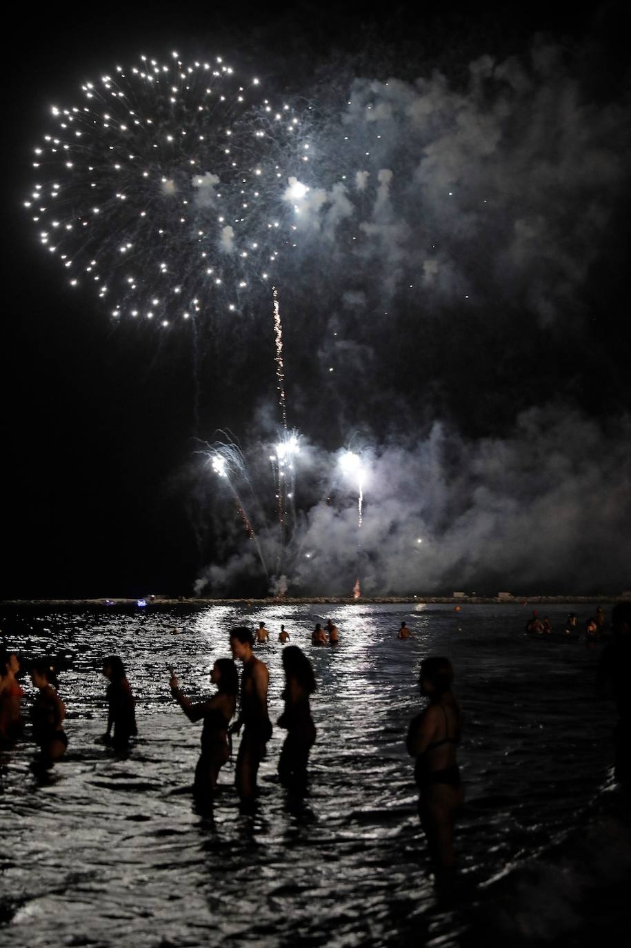 Quema del júa y espectáculo de fuegos artificiales en La Misericordia