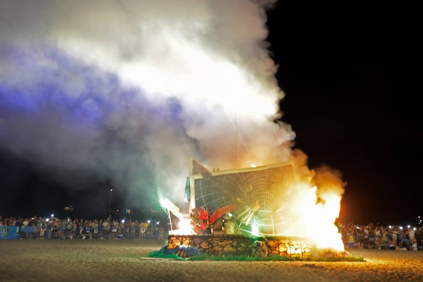 Quema del júa y espectáculo de fuegos artificiales en La Misericordia