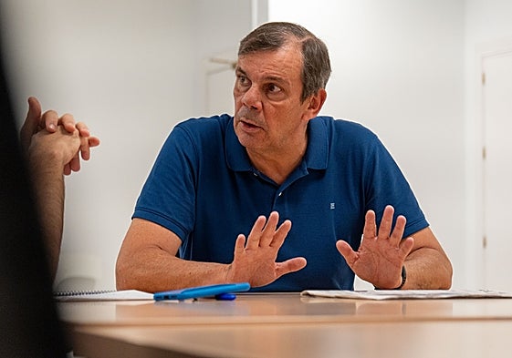 Juanma Rodríguez durante la entrevista con SUR.