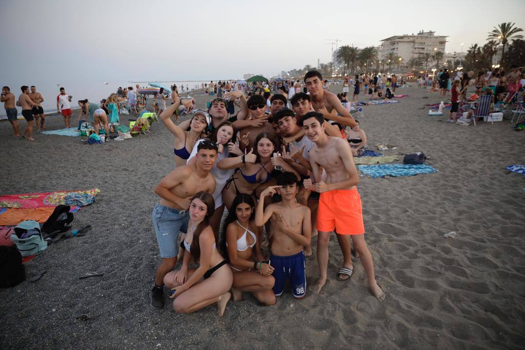 La playa de la Misericordia, atestada de grupos de familiares y amigos