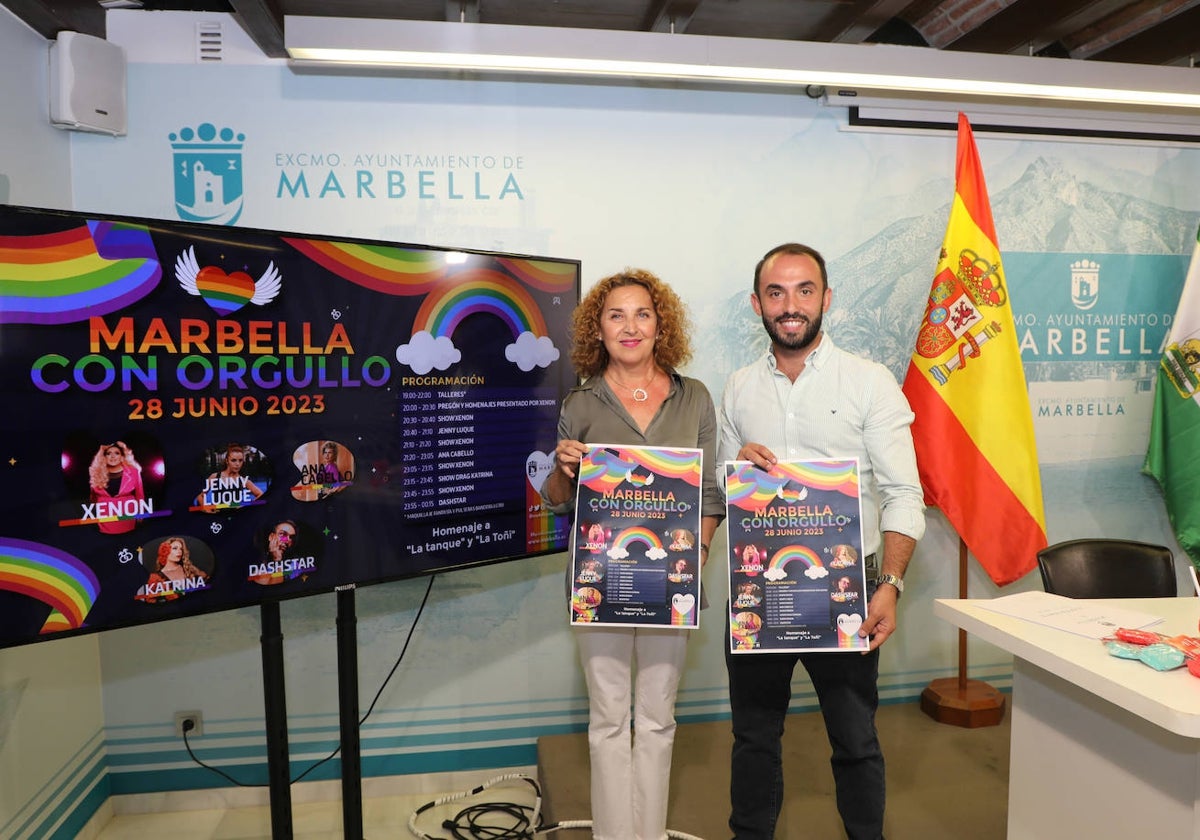 la concejala de Igualdad y Diversidad, Isabel Cintado, y el edil de Participación Ciudadana, Enrique Rodríguez, en la presentación del evento del Día Internacional del Orgullo LGTBI.