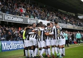 Los jugadores del Castellón celebran un gol en Castalia este campaña.