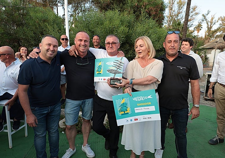 Foto de familia con los integrantes de Marina Playa.