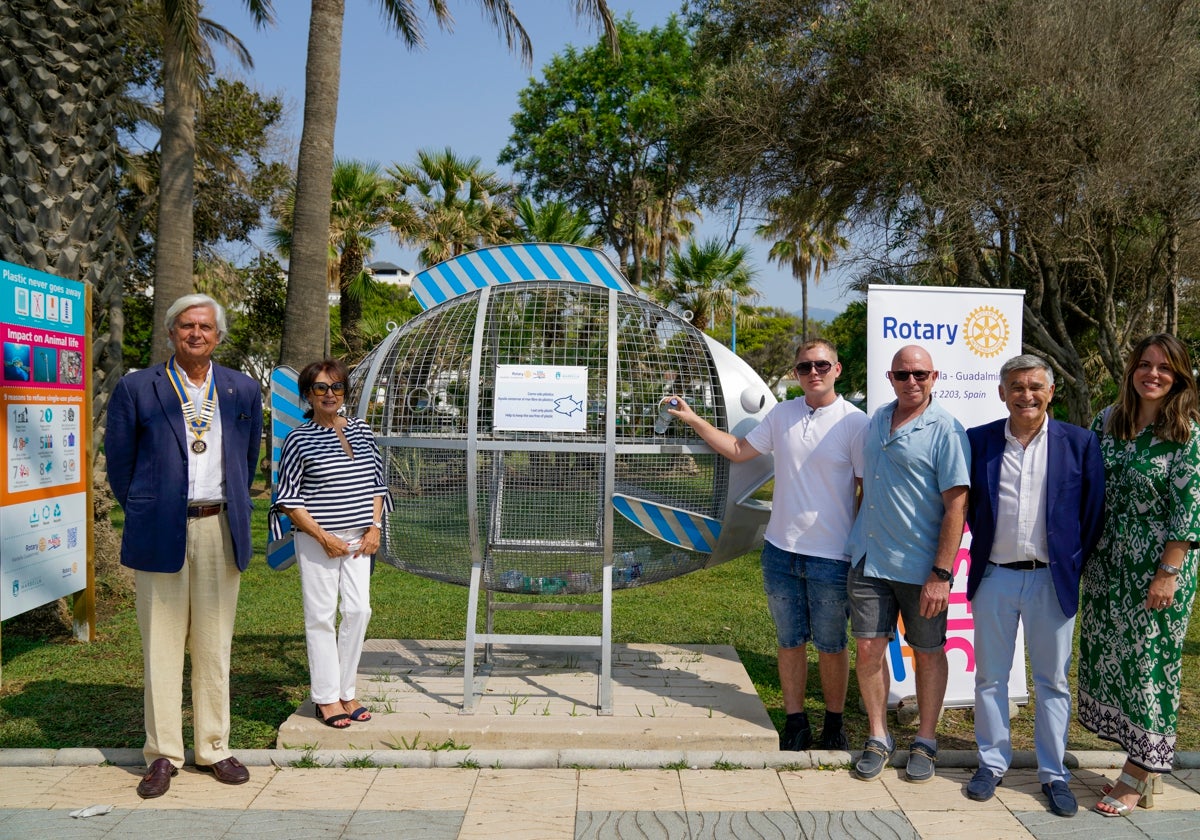 Nueva escultura en el paseo marítimo de San Pedro.