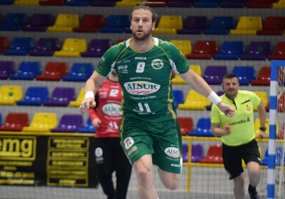 El central Nacho Moya, en un partido con el Alsur Antequera.