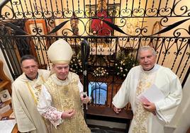 El obispo de Málaga rezó ante la tumba de la religiosa