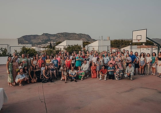 Los 30 usuarios participantes, junto a sus familias, organizadores, monitores y voluntarios.