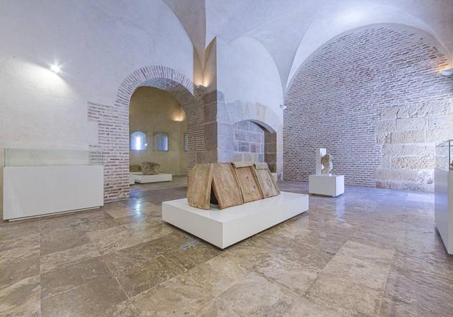 En el interior del Castillo de la Duquesa hay un museo arqueológico.