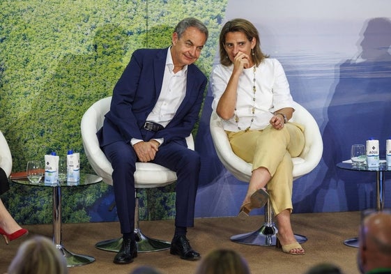 Teresa Ribera, en Sevilla con el expresidente Rodríguez Zapatero.