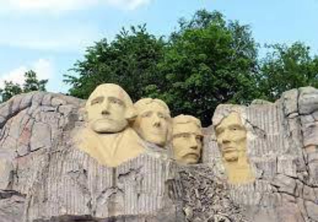 Réplica hecha de ladrillos Lego del Monte Rushmore.