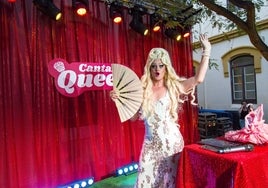 Pink Chadora en el escenario de 'Cantares queer'.