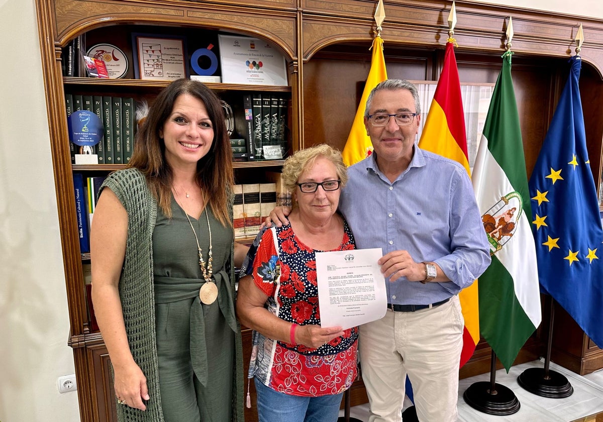 Acto de entrega del reconocimiento, este miércoles en el Ayuntamiento rinconero.