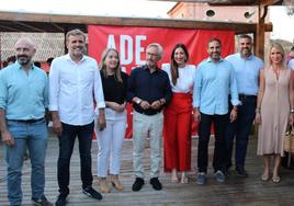 Pérez, junto a los integrantes de la candidatura.