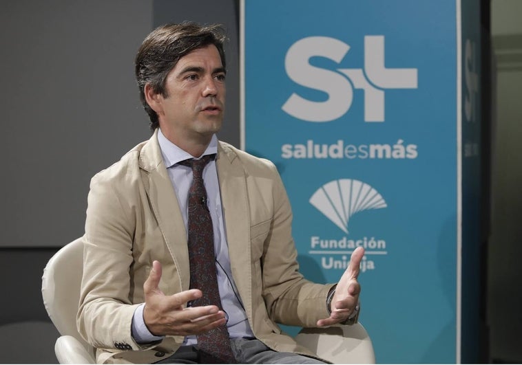 Miguel Cordero explica que diagnosticar una uveítis en niños es más difícil porque no suelen quejarse.