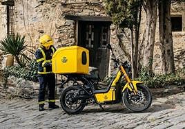 Correos amplía su flota de reparto ecológica en Andalucía con 127 motos eléctricas ciberseguras