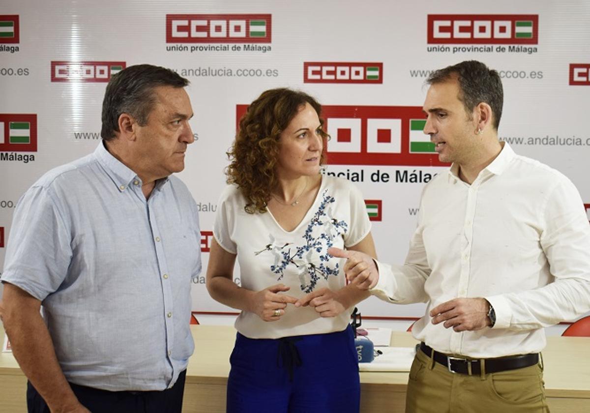 Toni Valero con dirigentes de CCOO en Málaga.