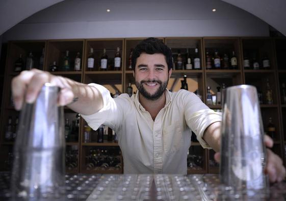 Pablo Gonzalo, en la barra de La Pérgola del Mediterráneo, el nuevo restaurante de Tercer Acto.