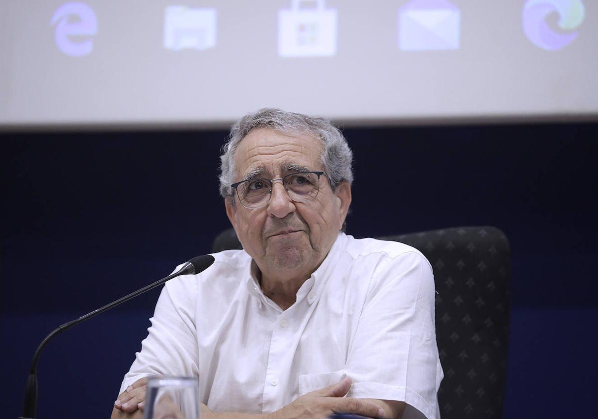 El rector, en la sesión del claustro de la UMA.