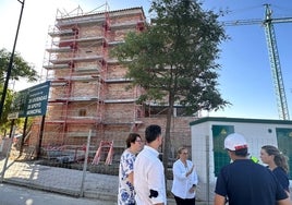 Visita de la alcaldesa a la promoción de viviendas.