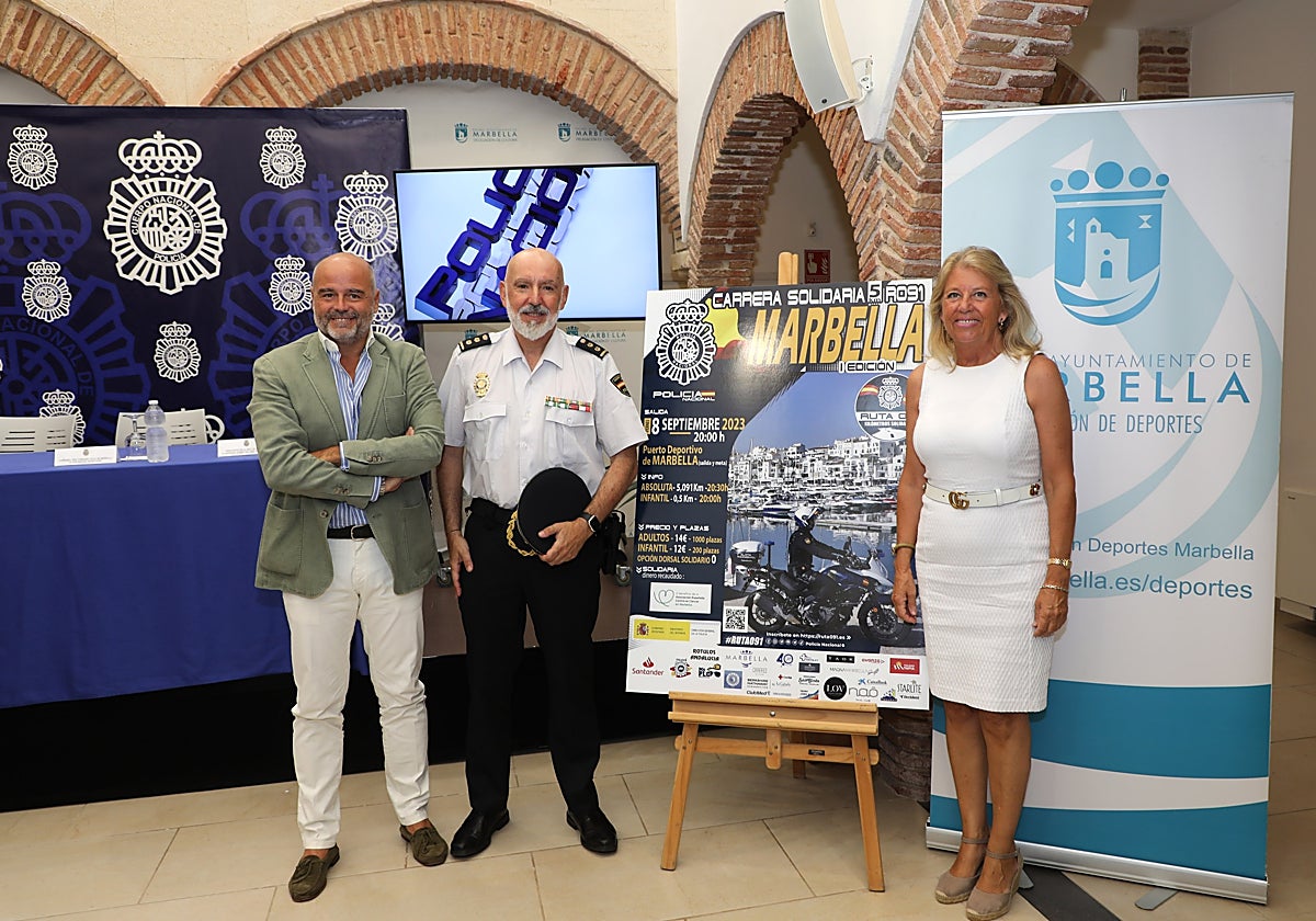 Gómez-Villares, Rando y Muñoz, durante la presentación de la carrera.