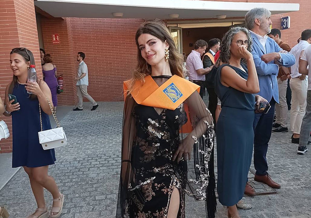 Lucía Novoa recién graduada.
