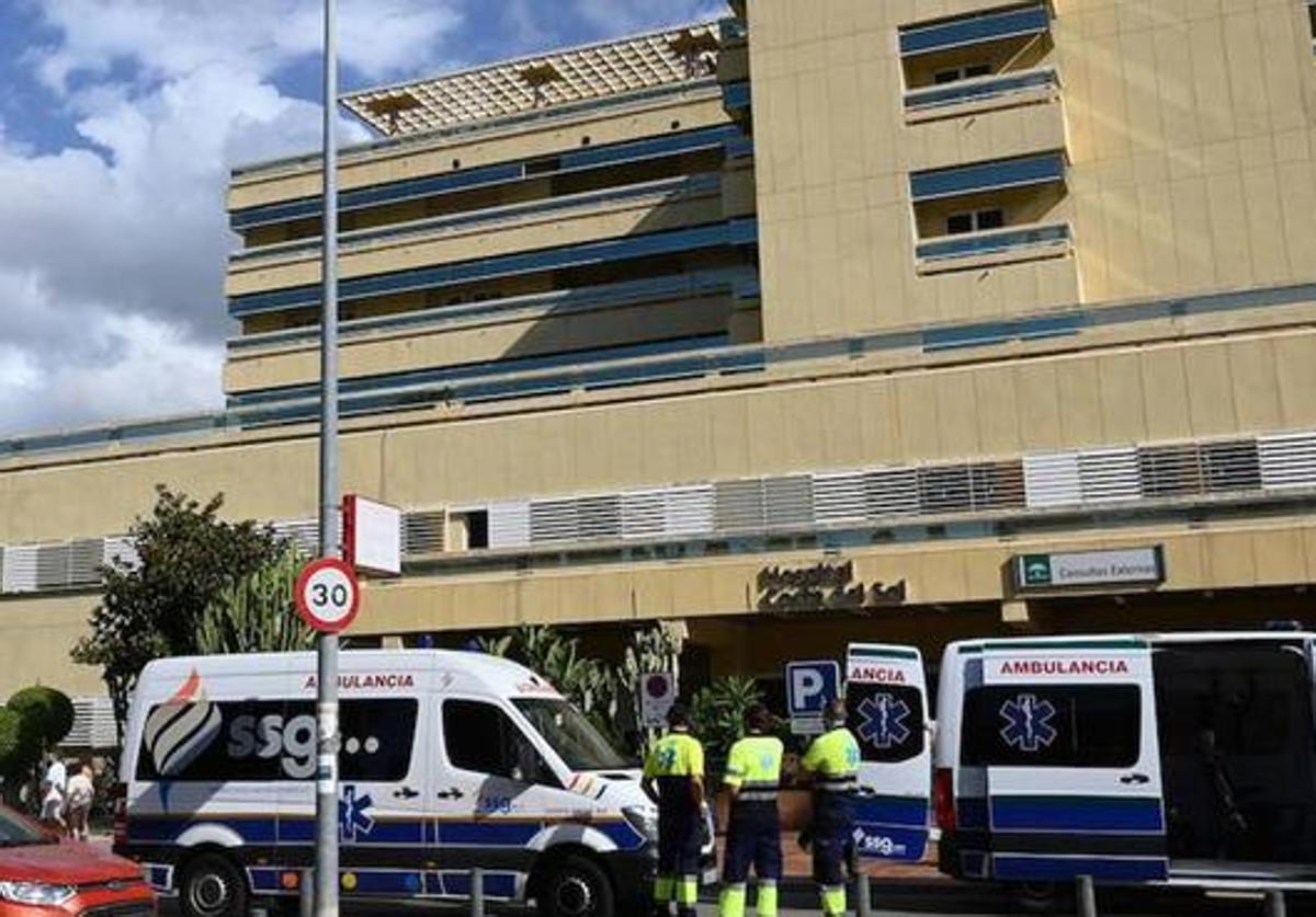 Una joven sale despedida de un coche en marcha tras ser apuñalada por su novio en Mijas
