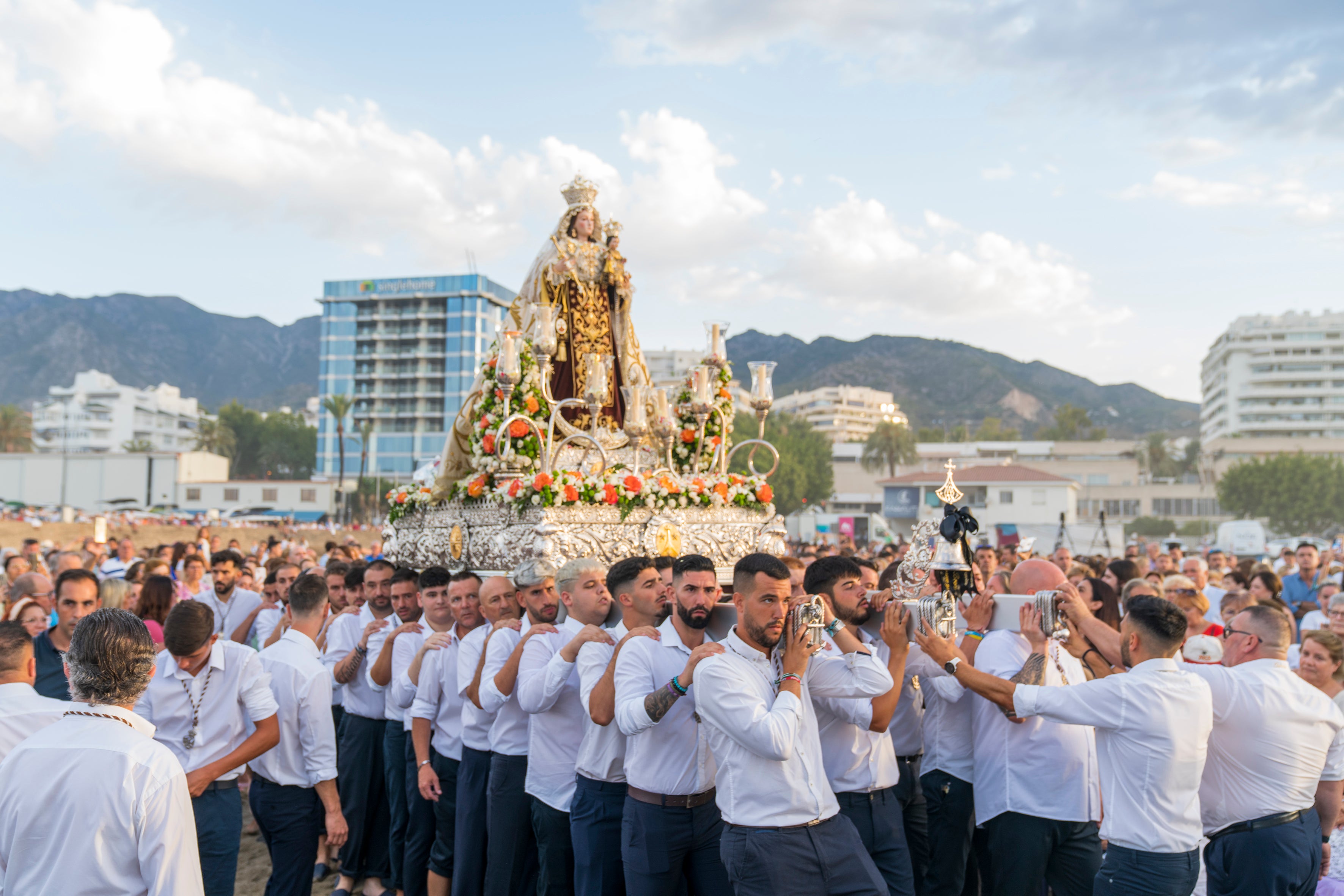 Rosario de la aurora y procesión de la Virgen del Carmen en Marbella