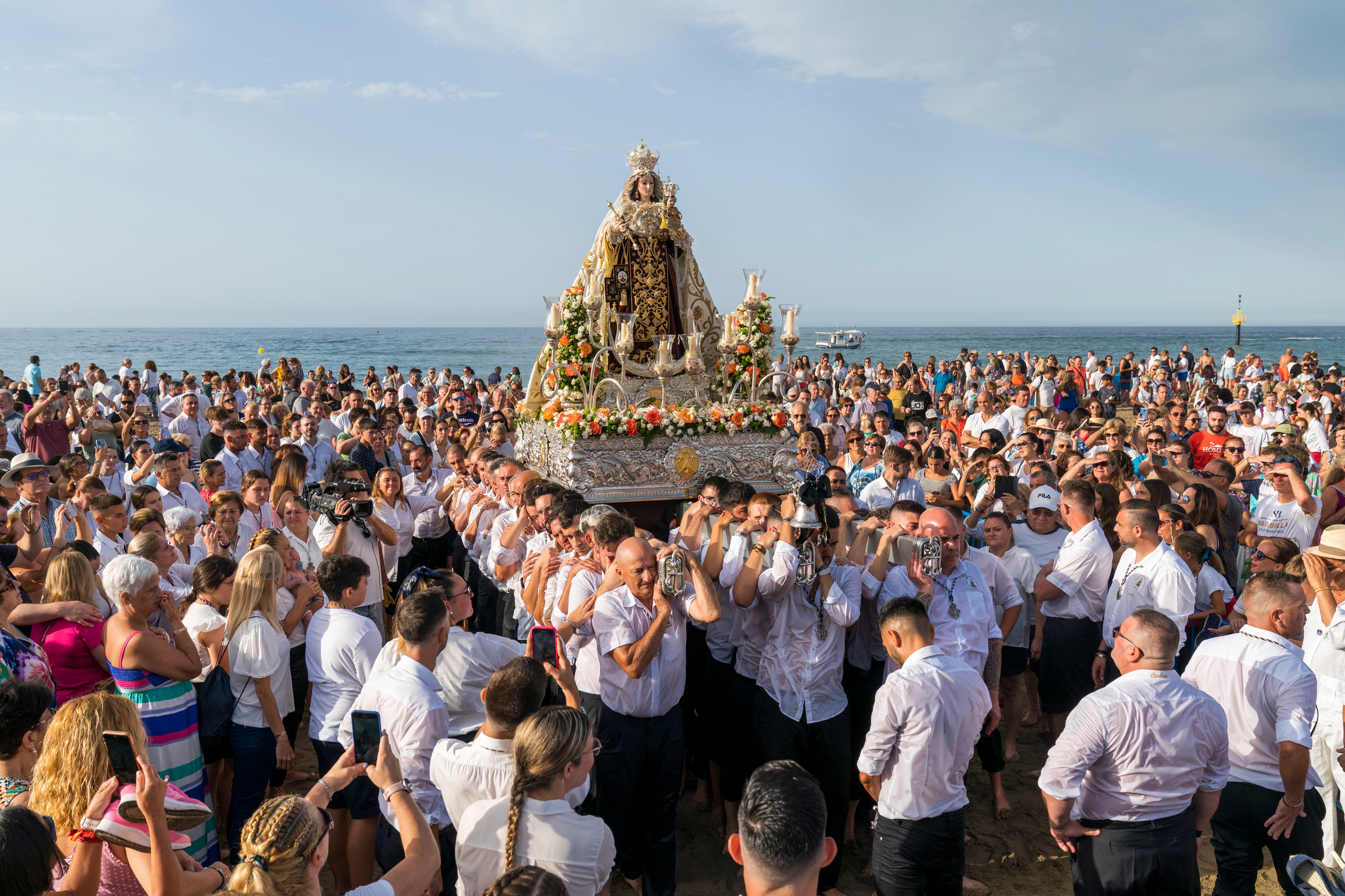 Rosario de la aurora y procesión de la Virgen del Carmen en Marbella