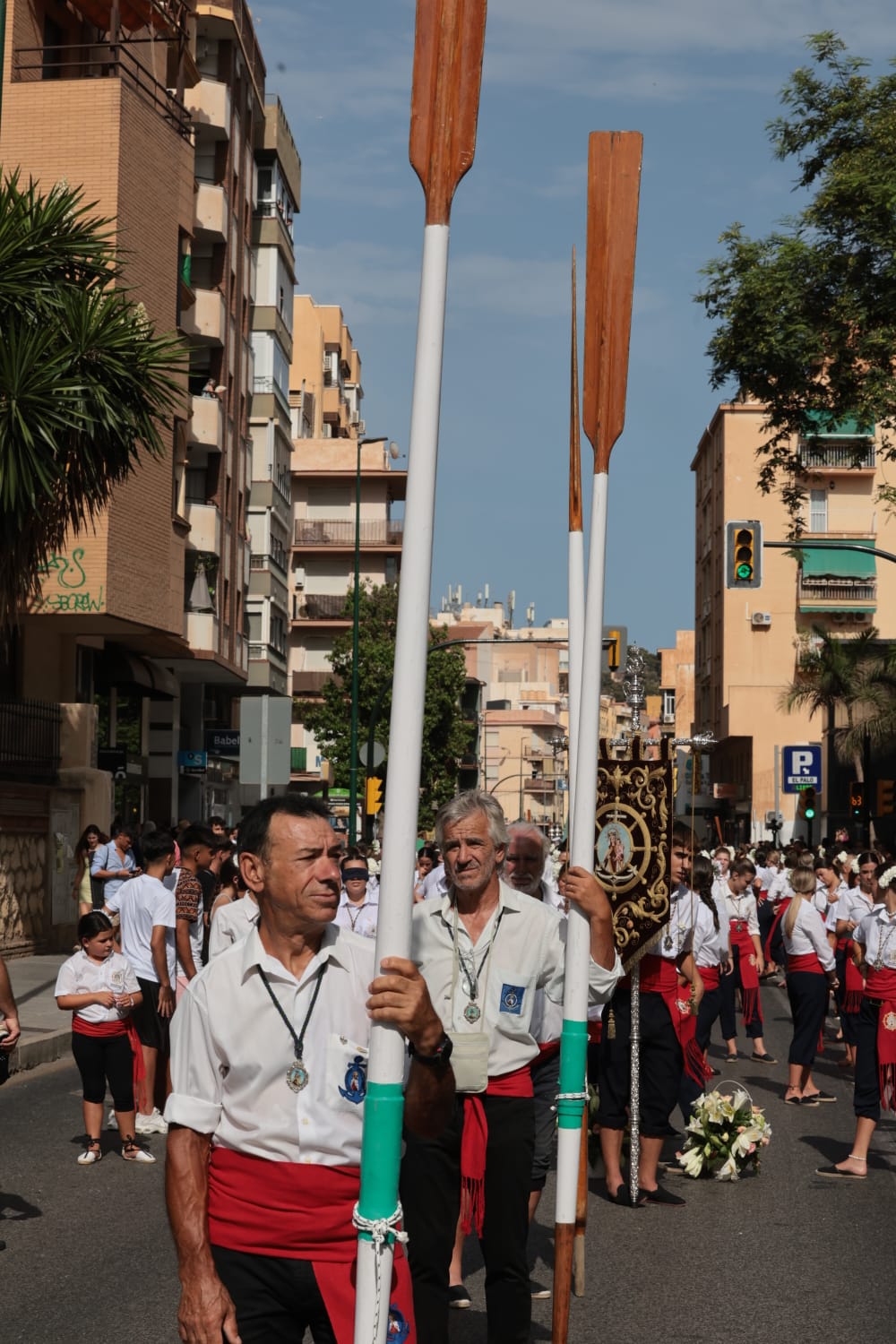 La Virgen del Carmen ha recorrido este domingo las calles del barrio de El Palo