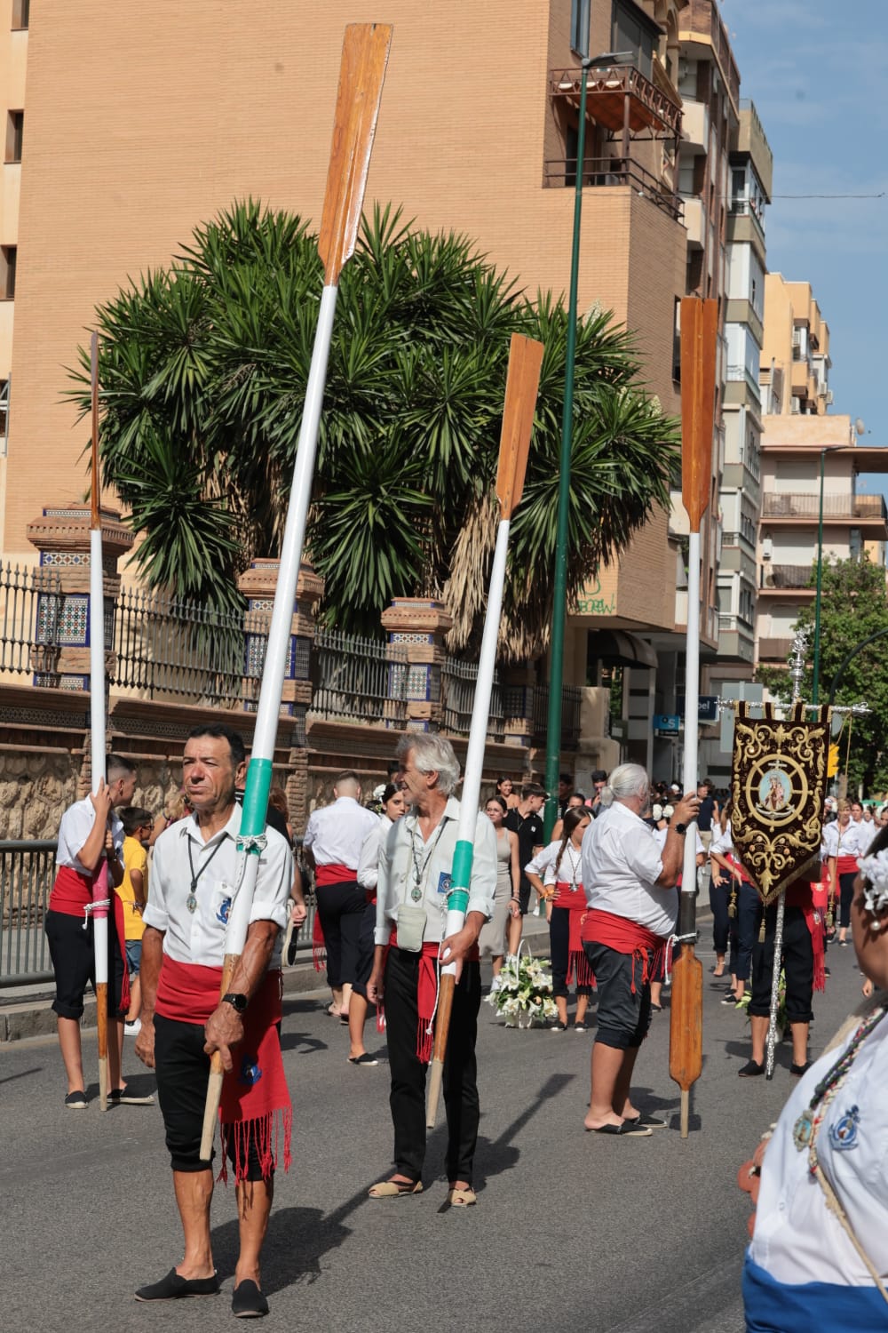 La Virgen del Carmen ha recorrido este domingo las calles del barrio de El Palo