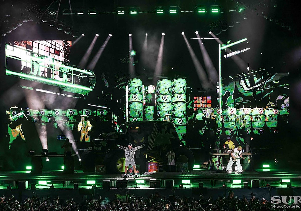 Feid, también conocido como Ferxxo, anoche en el escenario de Marenostrum Fuengirola.