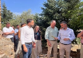 Daniel Pérez, Juan Espadas y José Bernal, entre otros, en la Sierra de las Nieves.