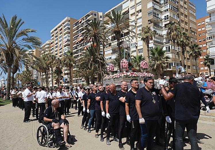 La imagen carmelita de los submarinistas, en su procesión del pasado año.