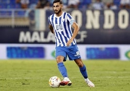 Luis Muñoz, hace dos temporadas conduciendo un balón.