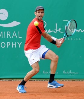 Imagen secundaria 2 - Menéndez, en el US Open de 2017, cuyo cuadro final jugó (arriba); como campeón del Challenger de Puerto Vallarta (2018) y, sobre estas líneas, compitiendo en el de Marbella.