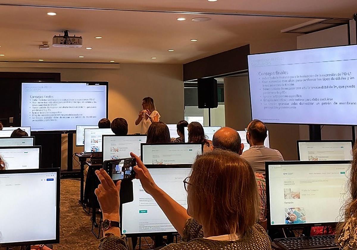 La doctora Arranz, durante la formación