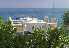 Terraza del restaurante, con vistas al mar.