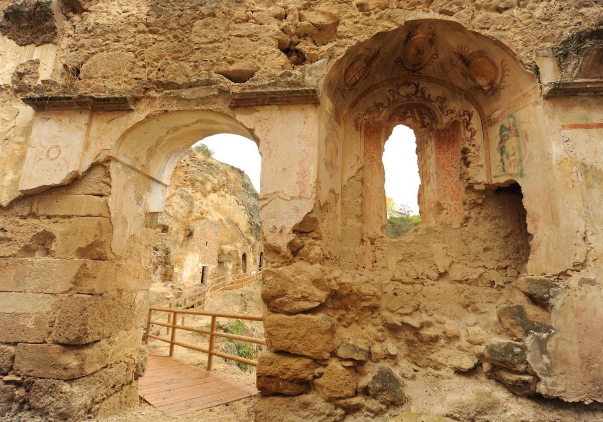 Ermita rupestre y convento de Villanueva de Algaidas: brillo después del abandono