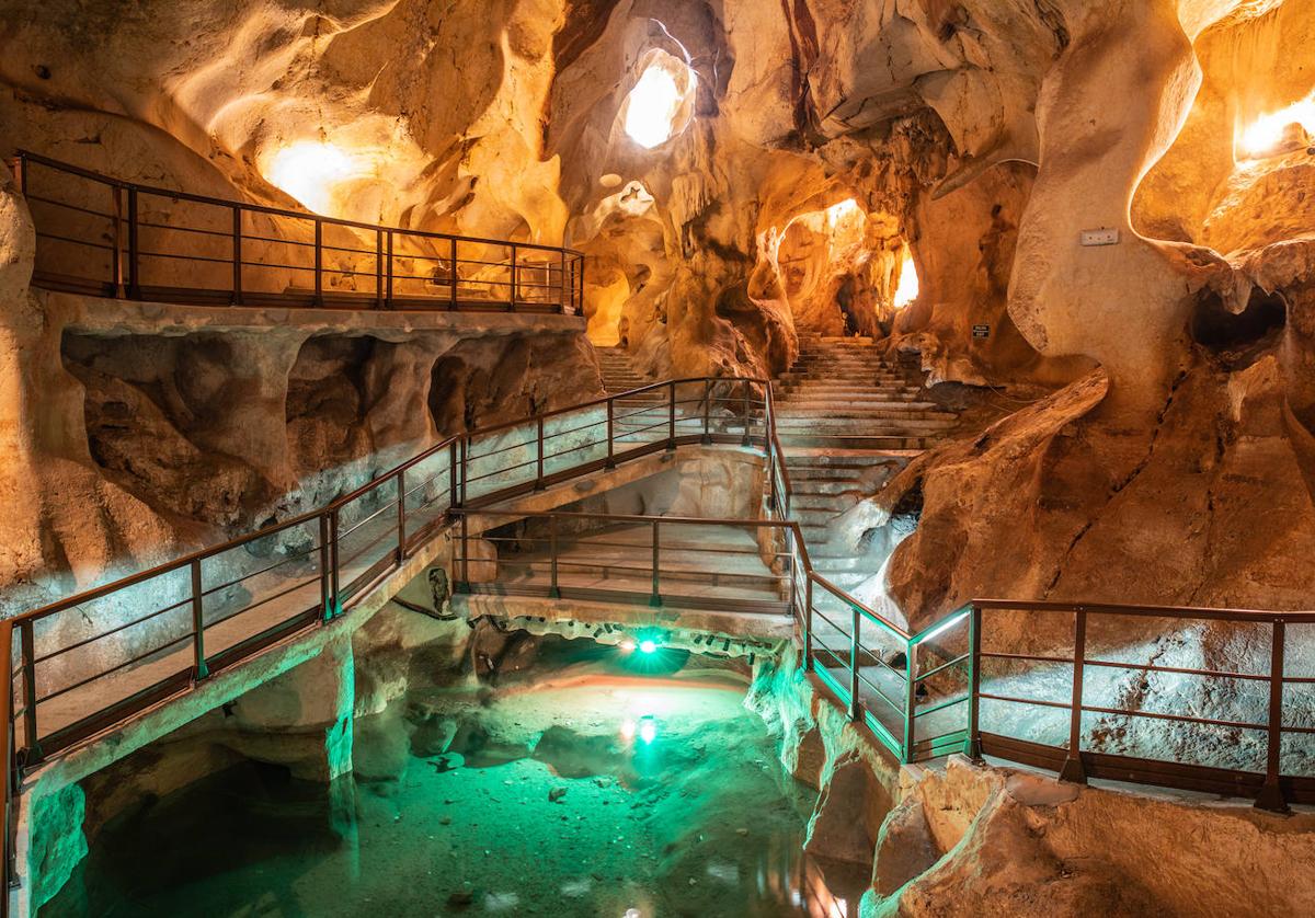 Cuevas del Tesoro y de la Victoria: las grutas de Rincón que nos sumergen en la Prehistoria