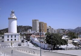 El faro marítimo de Málaga se levantó en 1817.