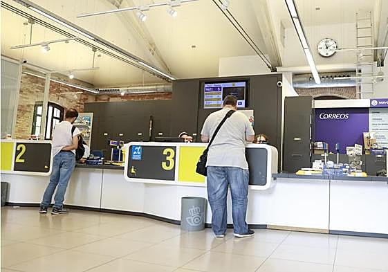 Correos facilita las gestiones a través de 67 convenios con administraciones públicas y empresas andaluzas
