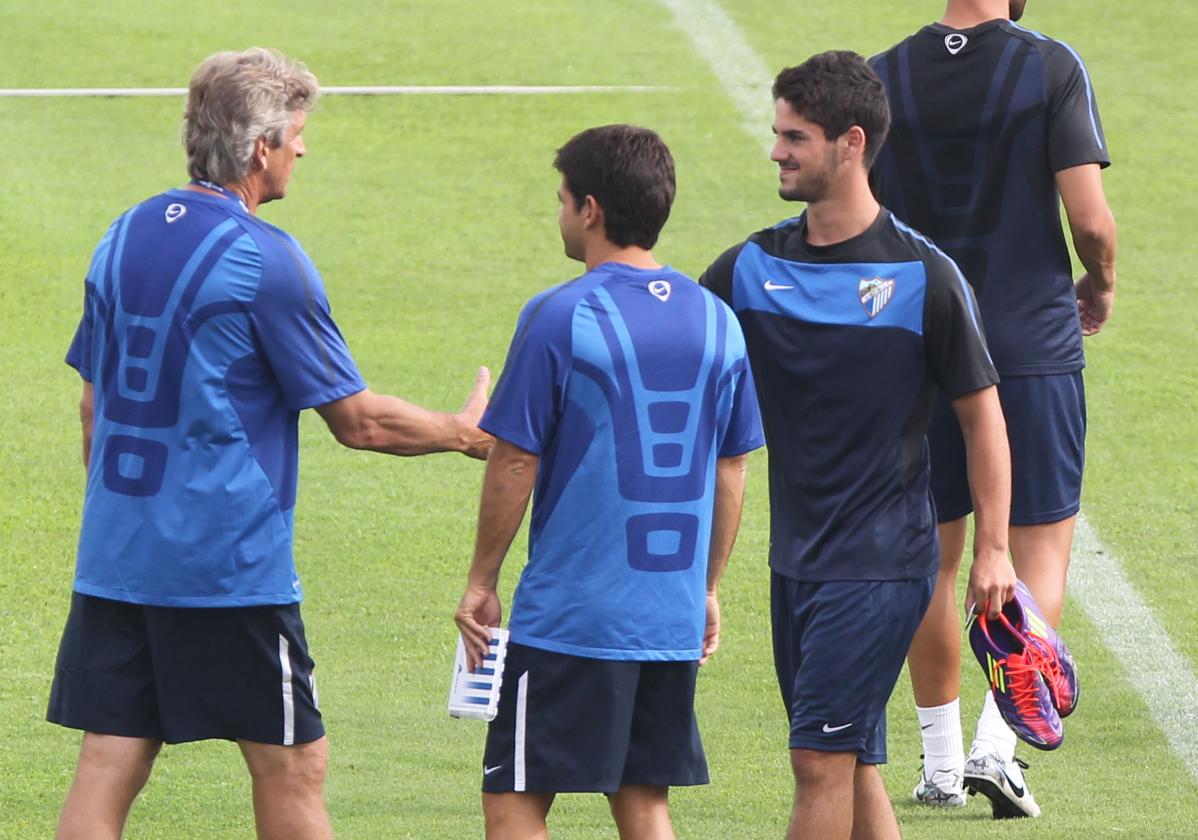 Pellegrini e Isco se saludan durante su etapa juntos en el Málaga.