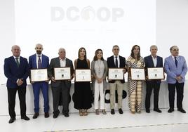 Premiados con la consejera Rocío Blanco, el alcalde Manuel Barón y el presidente de Dcoop, Antonio Luque