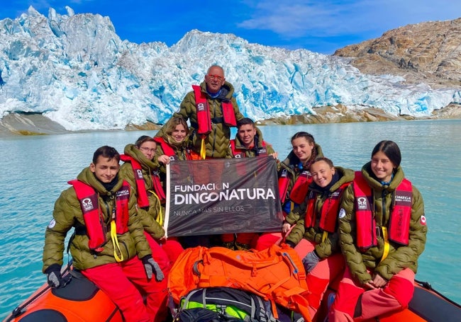 Manolo Calvo con el resto de la expedición, en Groenlandia.