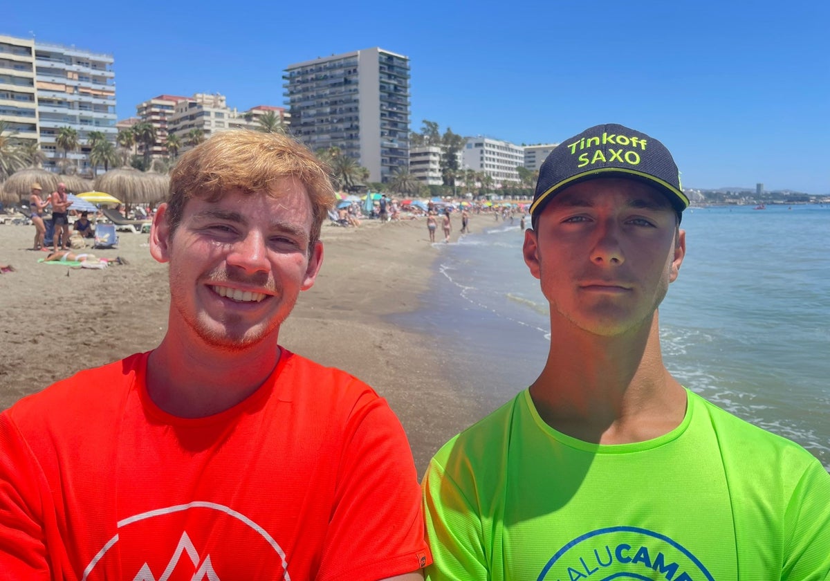 Freddie y Jorge, los dos jóvenes surfistas que ayudaron a rescatar a una pareja de bañistas en Marbella.